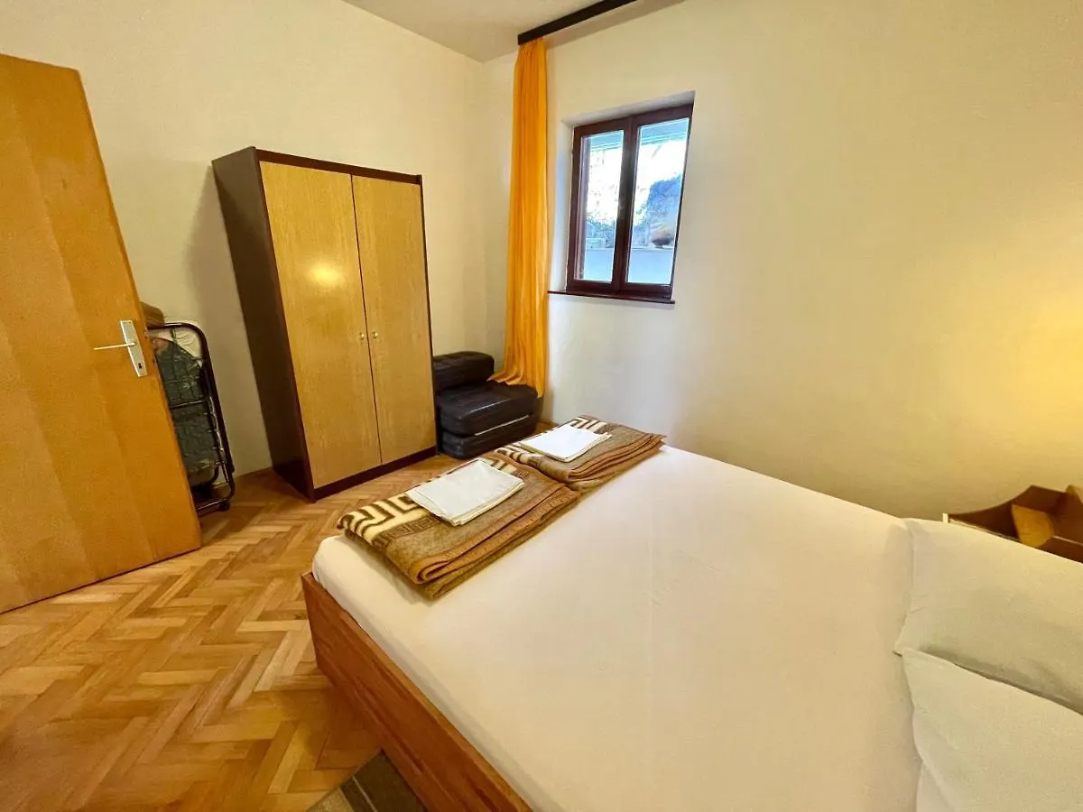 Apartmani Luky Dramalj 0*,