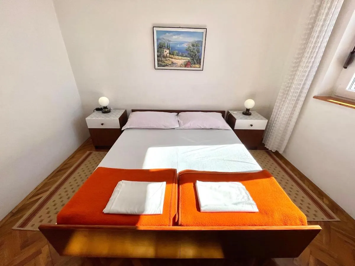 Apartmani Luky Dramalj 0*,